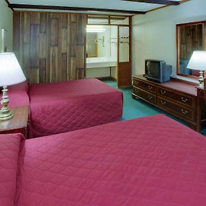 Queen Room Two Queen Beds Non-Smoking